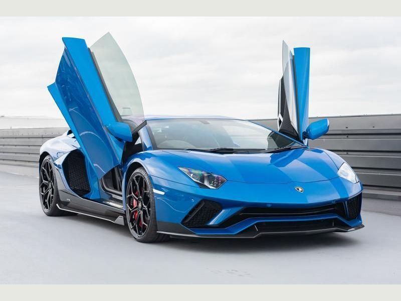 Lamborghini Aventador (LImo Hire London)